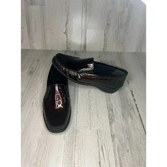 1803 Women's Burgundy Loafers Size 9.5 Slip-On‎ Casual Flats - Picture 1 of 10